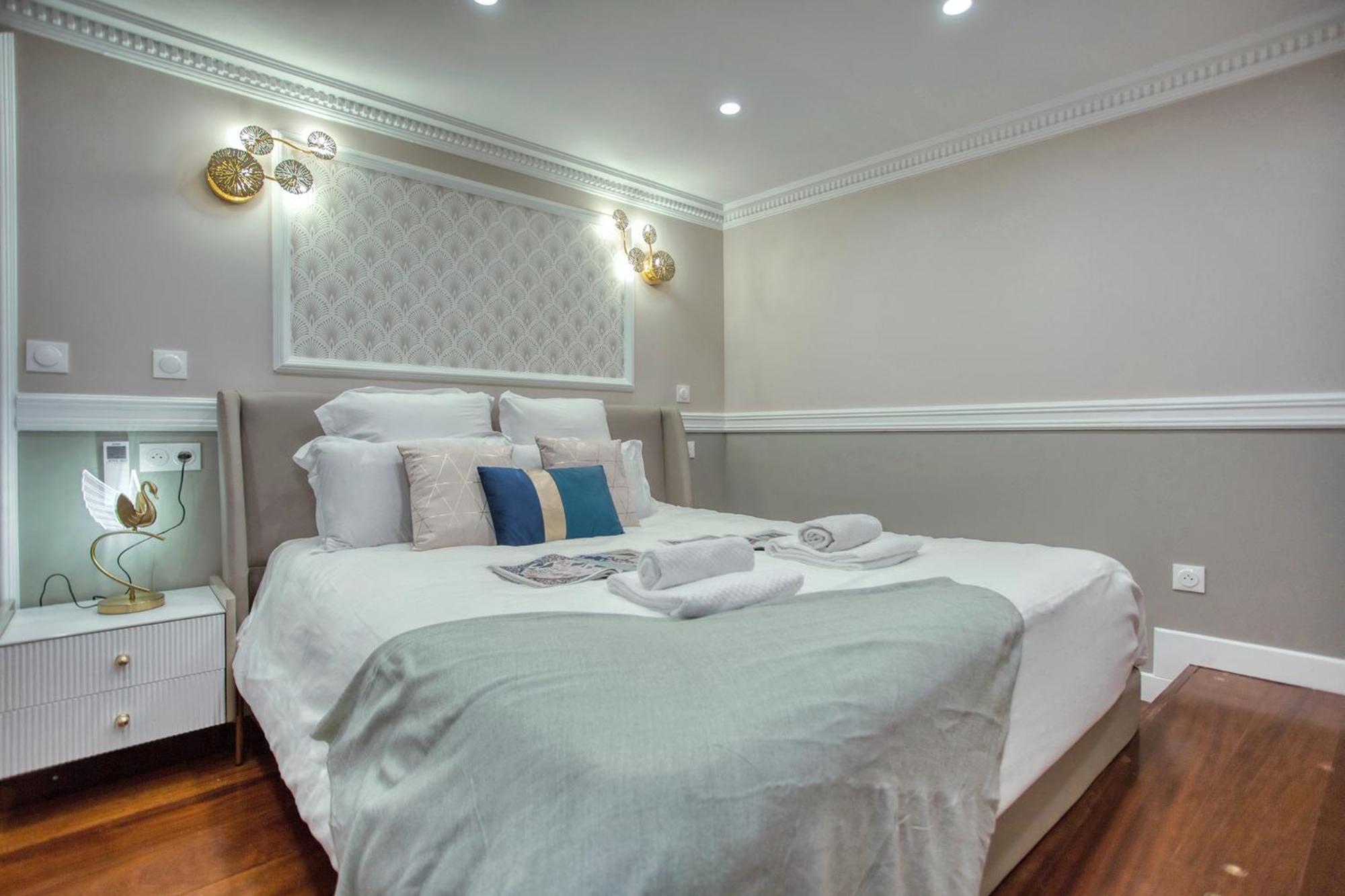 Elegant Triplex In Paris - Ideal For 10 - Aircon Buitenkant foto