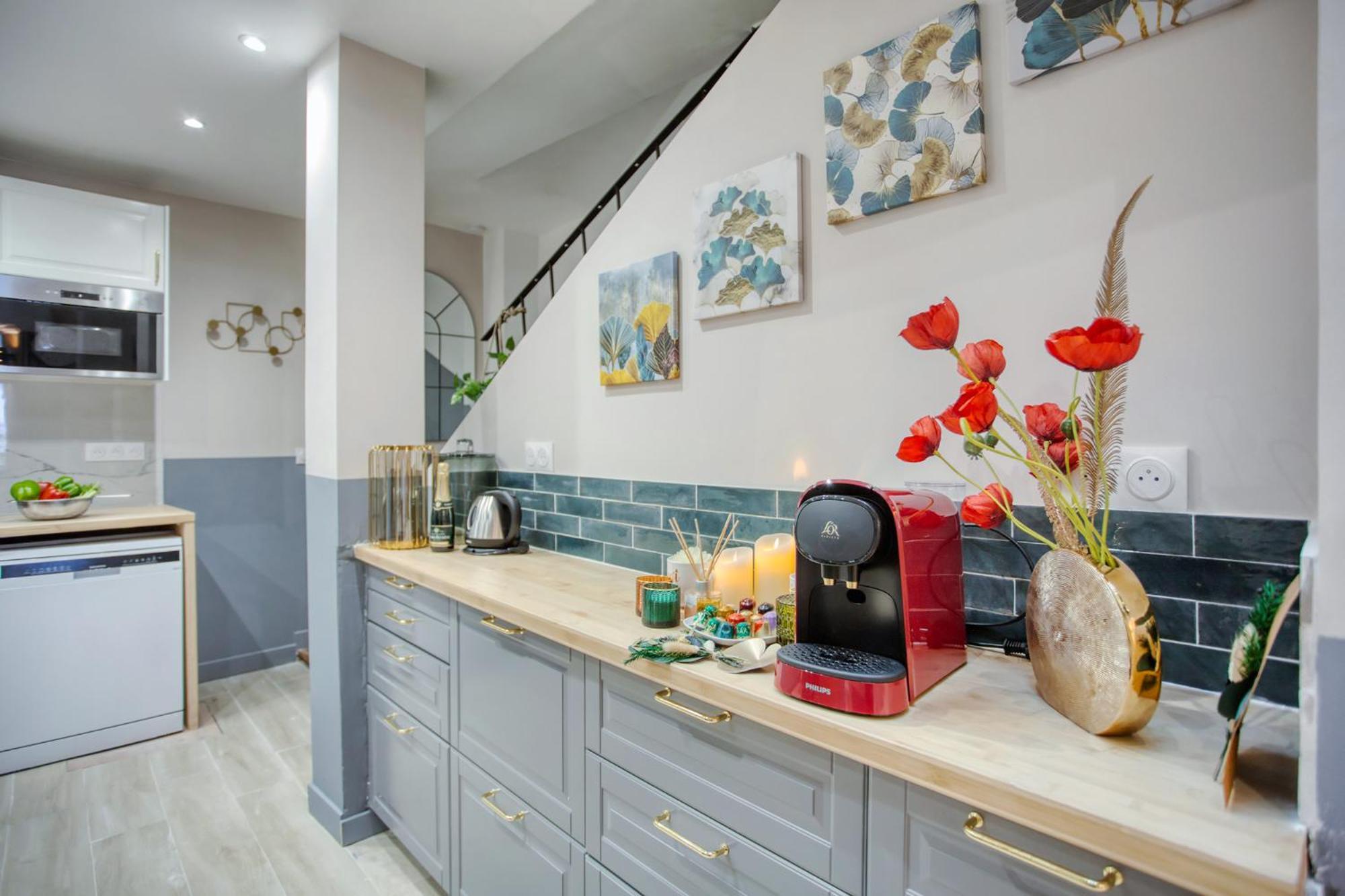 Elegant Triplex In Paris - Ideal For 10 - Aircon Buitenkant foto