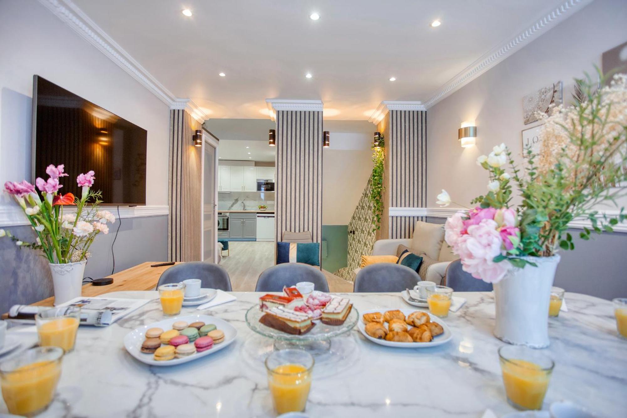 Elegant Triplex In Paris - Ideal For 10 - Aircon Buitenkant foto