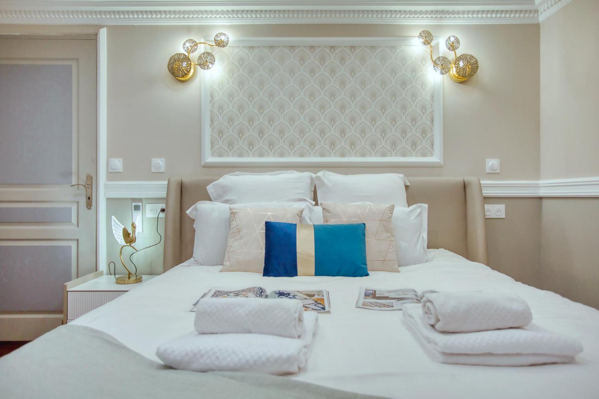 Elegant Triplex In Paris - Ideal For 10 - Aircon Buitenkant foto